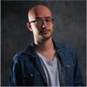 Profesor de fotografía para todos los niveles.
Toco prácticamente todas la ramas: @rdelarosa_photo