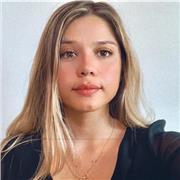 Educadora de párvulos realiza clases de inglés