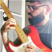 Musicista approvato con un livello professionale in chitarra, produzione musicale e ingegneria del suono. Più di dieci anni di esp