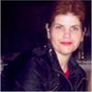 Está procurando professora experiente e que morou EUA e Inglaterra? Acabou de achar