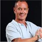 Aulas de Espanhol do básico ao avançado para jovens e adultos, unindo a vivência na Argentina à experiência pedagógica no Brasil