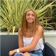 Studentessa impartisce lezioni private