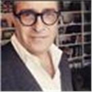 “Ciao! Sono Luca docente di Storia e Storia. Il mio metodo è intuitivo e coinvolgente, fatto di racconti, immagini e aneddoti