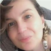 Impartisce lezioni di inglesi per studenti di licei, instituti professionali, università