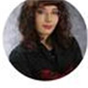 J'ai la certification Cambridge et j'ai passé le BAC en Littérature Anglaise. Je suis actuellement étudiante en prépa littéraire