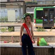 Sono una ragazza diplomata in lingue, e lo spagnolo è quella che mi appassiona più di tutte.
Scrivetemi se interessati!