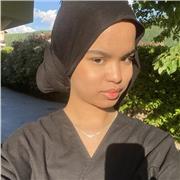 Étudiante en terminale générale spécialité géopolitique et littérature anglaise . Très bonne moyennes en matières littéraires