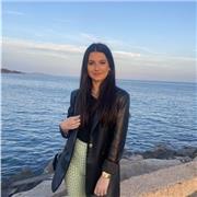 Psicóloga de 25 años. Imparto clases de psicología y gestión de emociones y pensamientos. Sesiones de relajación