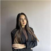 Étudiante en 2 années de bts commerce international et donne des cours niveau primaire et collège.