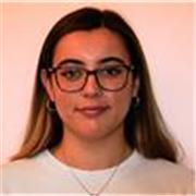 Profesora con 2 años de experiencia hasta C1 y estudiante de Estudios Ingleses de tercer año en la Universidad de Sevilla.