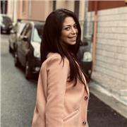 Studentessa universitaria di psicologia secondo anno, madrelingua italiana