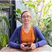 Profesora de yoga Iyengar con 15 años de experiencia 