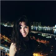 Profesora que imparte clases de Diseño de Moda Digital