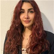 Professeur de matières générales scolaires. Étudiante de master.