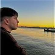 Tengo 23 años , estoy estudiando finanzas en la UVA y me apasiona el fútbol, podría dar clases presenciales y online