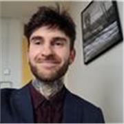 Profesor de Escuela Oficial de Idiomas. Vivo en Reino Unido y tengo doble nacionalidad.