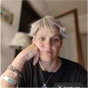 Offro lezioni private di Italiano, inglese, aiuto compiti. Sono laureata in lingue e letterature straniere in spagnolo ed inglese.