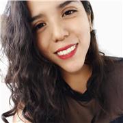 Profesora de matemáticas imparte clases a estudiantes de nivel primaria, secundaria y medio superior