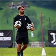 Allenatore specializzato nel calcio giovanile propone allenamenti personalizzati a Torino e online, focus su tecnica e performance