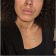 Studentessa universitaria offre aiuto compiti e ripetizioni su misura.