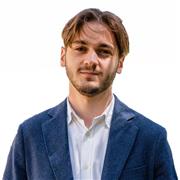 I am a tutor who is looking for teaching students English. I live in Venice, Italy