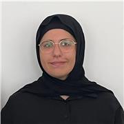 Studentin, die Kinder und Jugendlichen aller Altersgruppen Englisch unterrichten kann