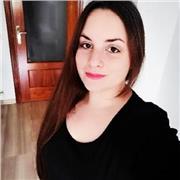 Soy profesora de castellano nativo, educadora infantil y monitora escolar, las clases son para niños de educación infantil y primaria