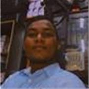 Profesor de sistemas imparte clases a niños y adultos