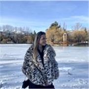 Soy una estudiante de educación primaria y daría clases a alumnos de primaria o de la ESO en todos los ámbitos y temas.