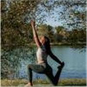 Professeure de hatha yoga et vinyasa yoga 
Certifiée 200h