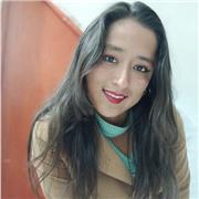 Profesora de historia clases a niños de 8 a 10 años