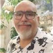 Paciente, perseverante, buscando siempre identificar las oportunidades de aprendizaje del alumno