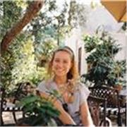 Profesora de euskera con alumnos en etapa educativa