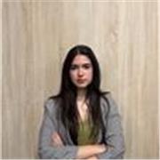 Estudiante universitaria cursando doble grado (en inglés) busca impartir clases de inglés a niños y jóvenes.