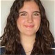 Profesora de inglés imparte clases a niños hasta los 15 años