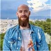 Soy Ucraniano, filólogo, tengo experiencia como profesor casi 15 años. También tengo mi propio canal de YouTube de inglés. 