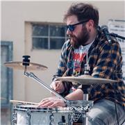 Musica (batteria e percussioni), inglese, spagnolo