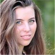 Violinista laureata in Conservatorio con esperienza in molteplici orchestre. Lezioni di violino, solfeggio e storia della musica