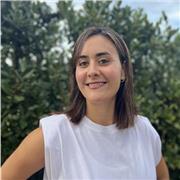 Profesora titulada en educación física y Patinaje artístico con más de 15 años de experiencia.