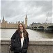 Estudiante de Relaciones Internacionales dispuesta a ayudar a las personas a desenvolverse con los idiomas.