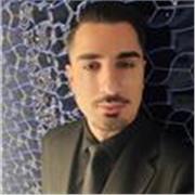 Docente di Italiano per Stranieri con solida formazione umanistica, offro lezioni online chiare, pratiche e personalizzate.