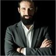 Docente universitario con oltre 15 anni di esperienza con brand internazionali e agenzie di comunicazione.