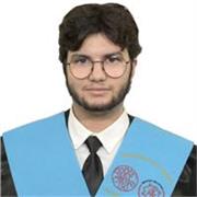 Historiador iniciado en la investigación doctoral con estudios en otras ramas de las humanidades como filosofía