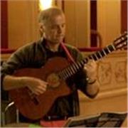 Approccio di base alla chitarra pizzicata. Quarant'anni di esperienza nell'ambito della didattica pubblicazioni a livello nazional