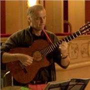 Approccio di base alla chitarra pizzicata. Quarant'anni di esperienza nell'ambito della didattica pubblicazioni a livello nazional