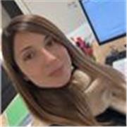 Certo! Ecco un messaggio semplice ed efficace che puoi usare:

Offro lezioni di diritto per studenti