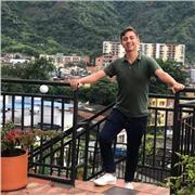 Licenciado en Música con experienca en contextos educativos, especializado en la enseñanza de piano, guitarra y teoría musical