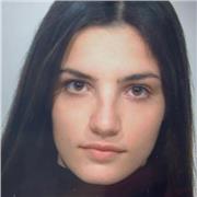 Studentessa offre lezioni e aiuto allo studio