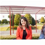 Profesora de español que imparte a niños de todas las edades