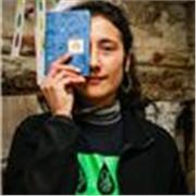 Amante de la literatura, del arte y tambien de la ciencia. Artista multidisciplinar, dinámica y alegre.